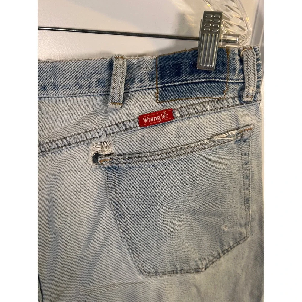 Wrangler women's Denim Shorts Distressed Light Wash Blue 37W